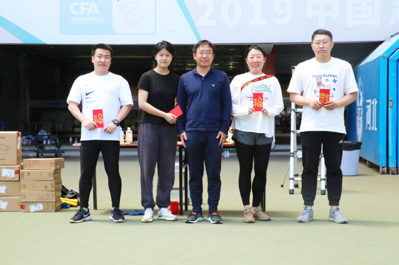 個人賽冠軍與領(lǐng)導合影